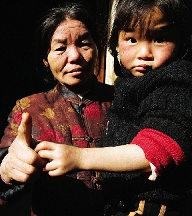 天涯网友爆:长沙一贫寒养母捡破烂救治4岁女儿