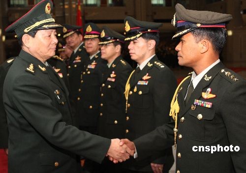 图:刘镇武上将会见泰国陆军司令一行