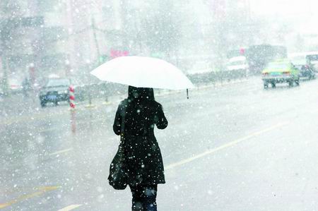 又下雪了！　昨日我省大面积降水，周五受弱冷空气影响，温度将下降