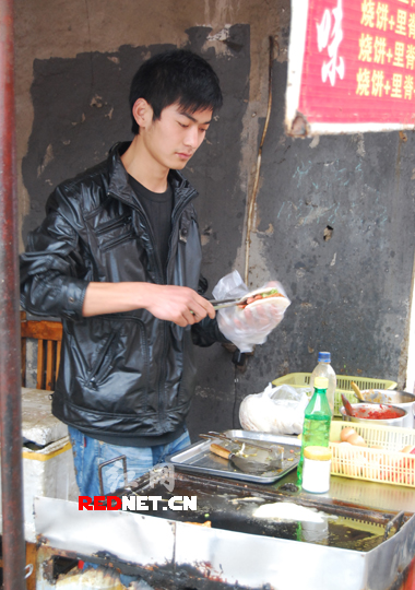 长沙堕落街烧饼帅哥4月2日作客红网嘉宾访谈