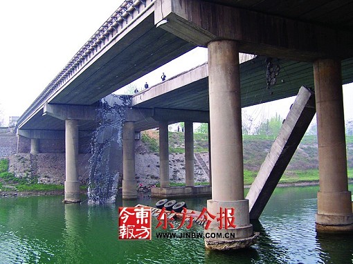 货车超重205吨轧塌107国道大桥 没人员伤亡司