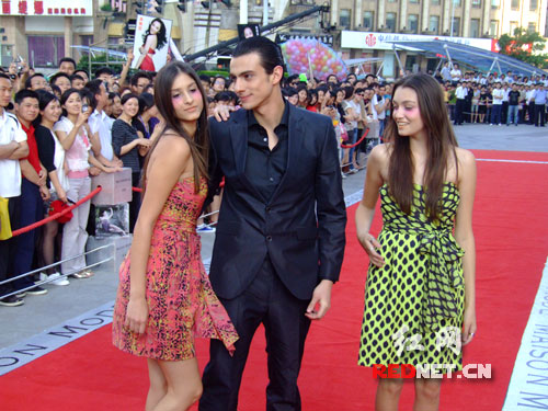 美美长沙开业吴佩慈熊黛林与<em>欧美</em>名模PK<em>美色</em>