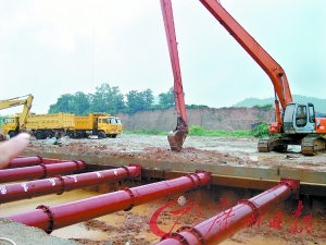 连日暴雨广珠铁路江门隧道明挖路段全线停工