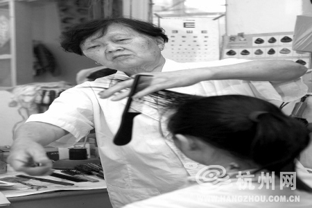 我恐怕是<em>杭州</em>年纪最大的<em>理发师</em>?_新闻中心_新