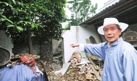 为古镇建星级公厕 老人献出宅基地