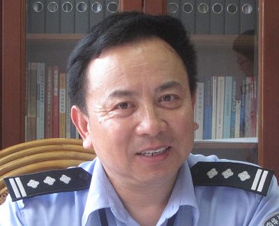禁止大桥上桥时乱变道交警三招排堵奉浦车辆优小学措培图片