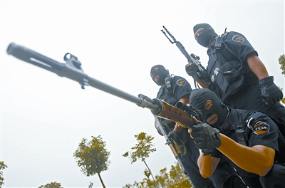 武汉特警,靠得住!