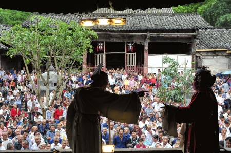 郪江古镇万人"祈雨"