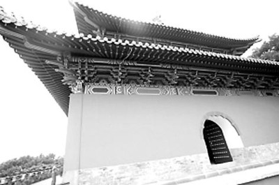 明孝陵加顶被指秃子戴假发