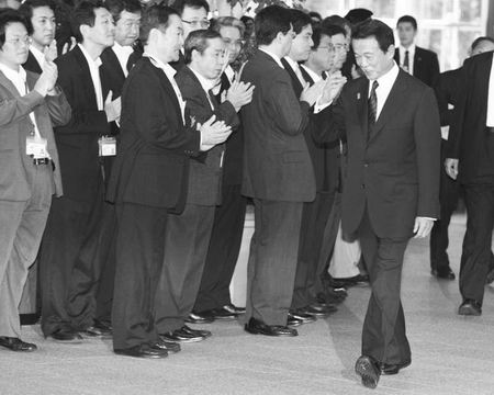 鸠山登台拜相 夫人喜极而泣麻生内阁辞职