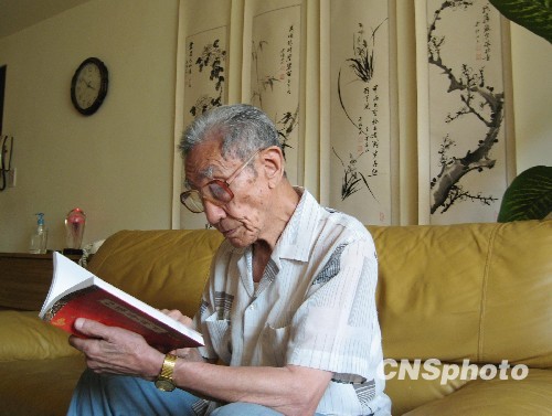 台湾学者揭秘《红楼梦》 称作者是曹雪芹之父