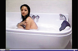 24岁<em>亚姐</em>陷入<em>洗澡</em>门_新闻中心_新浪网