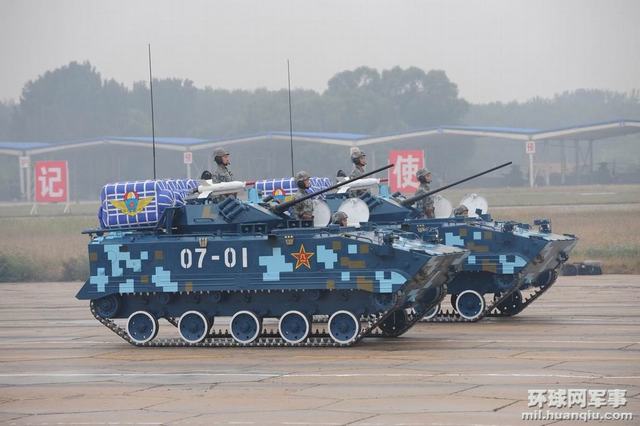 美对比中俄最新空降战车 承认中国完全自研