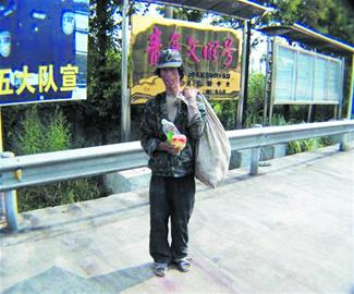 图文:四川一男子徒步前往上海找工作