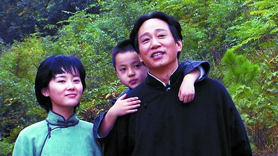 《毛岸英》剧照,毛泽东,杨开慧和他们的儿子.