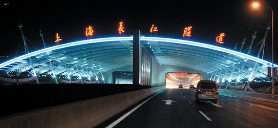 长江隧桥通车首日车辆排“长龙”_新闻中心_新浪网
