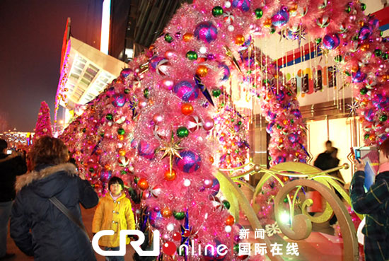 旅游、购物、主题派对 中国人过圣诞节多姿多