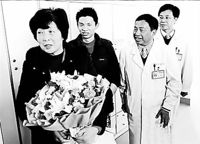 “暴走妈妈”“救人大学生”入选