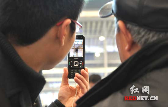 武广高铁投入运营 长沙至广州动车组列车举行