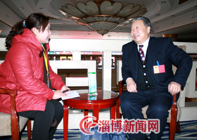 上下年度GDP的可比性_上下楼梯图片卡通(2)