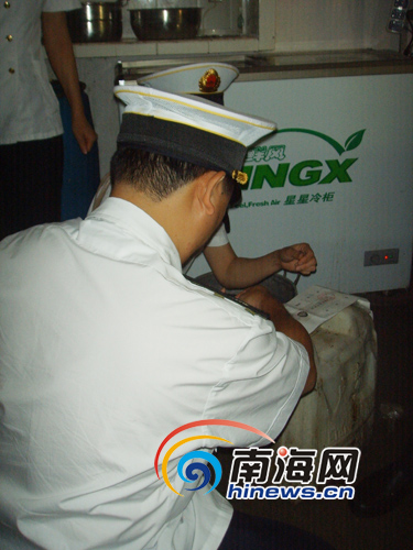 海口:17家餐馆使用不合格食用油被责令警告