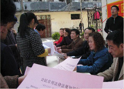 北京成立法律服务团 为拆迁改造群众免费咨询