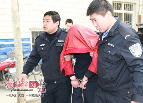 石家庄"嗜赌男"楼道抢劫刺死一对情侣(图)