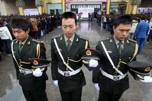 石家庄各届沉痛悼念玉树地震遇难同胞(组图)