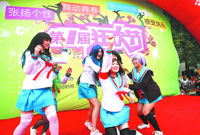 校园狂欢节舒缓考试压力