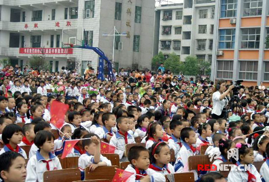 龙山县各小学校举办丰富多彩的活动共庆"六一"