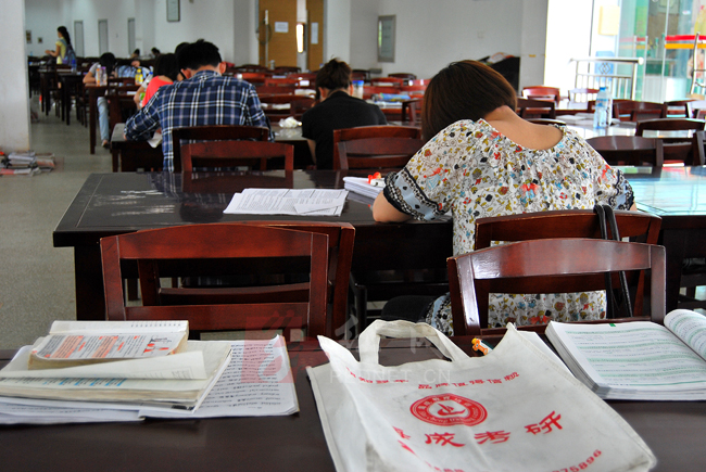 中南林业科技大学图书馆的自习室
