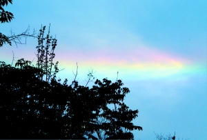 金城又现--彩虹云