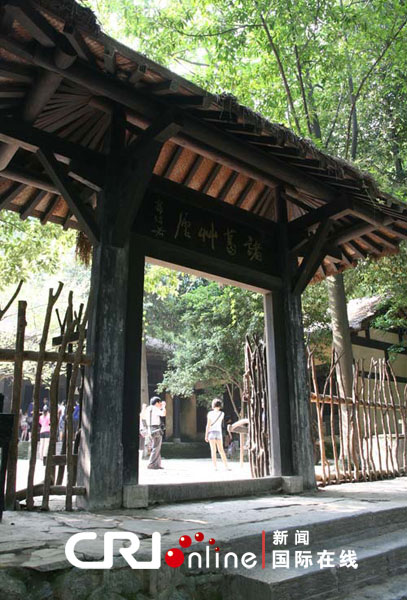 全国网络媒体一顾茅庐 浏览古隆中诸葛亮故居