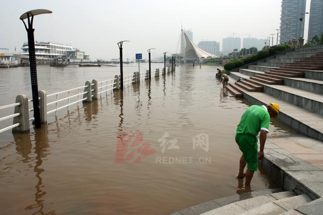 长沙湘江风光带涨水情景(组图)