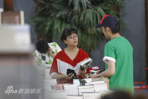 [转载]江珊和张博玩姐弟恋存疑窦(图)