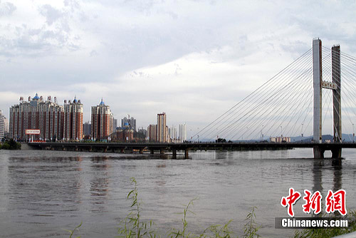 丰满水库泄洪 吉林市区封闭多座跨江大桥