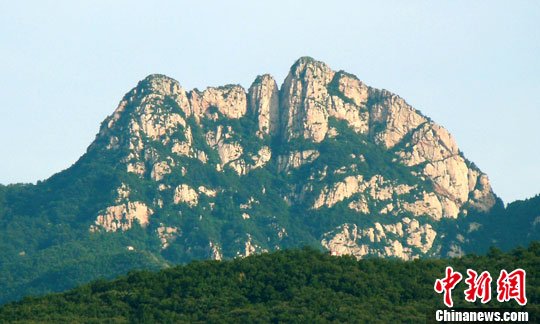 图:泰山发现一山峰酷似巨型人头像
