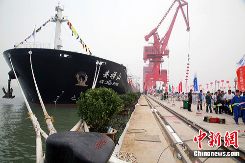 图:各界万人参加河北黄骅港综合大港开航仪式