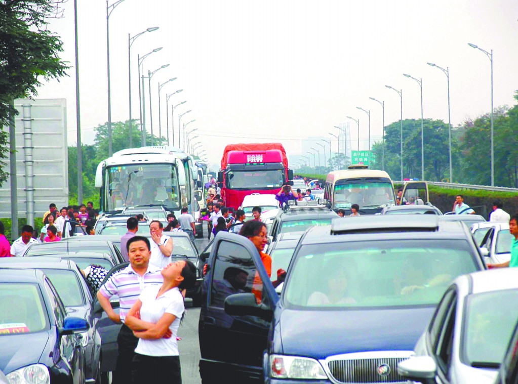 京藏高速堵了8天 进京车辆从河北排至内蒙古_新闻中心_新浪网