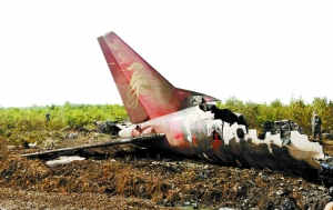 伊春空难幸存者讲述惊魂一刻-- 紧急出口堵死