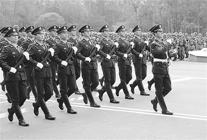 中国三军仪仗队海外大阅兵