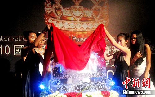 2010国际顶尖超模金冠赛签约仪式在杭州举行