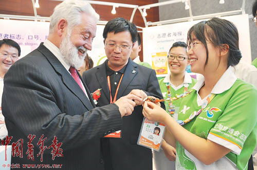 国际展览局秘书长: 中国志愿者为上海世博会成