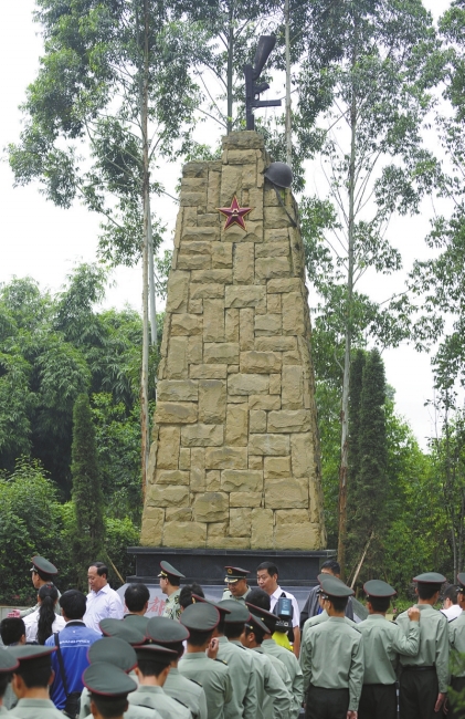 �ɶ�ս�ۼ���ݿ����ϱ�����ɻ�ķ��������