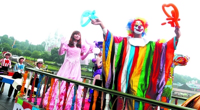 近百旅游团坐高铁来星城