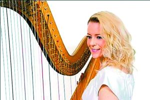 梅莉萨演绎竖琴魅力