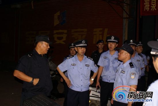 琼海警方突击检查 娱乐场所查获85名嫌犯[组图