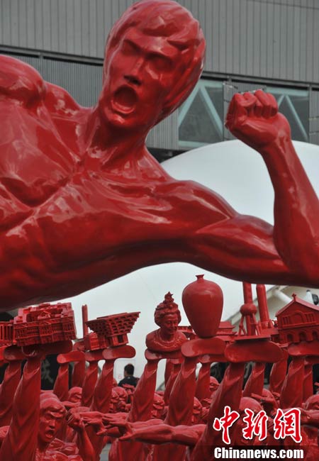 红色李小龙功夫系列雕塑在世博园展示（高清组图）
