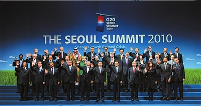 与会各国领导人及有关国际组织负责人集体合影