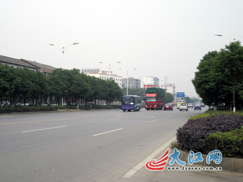 七天连发三起车祸 南昌迎宾大道成魔鬼公路(